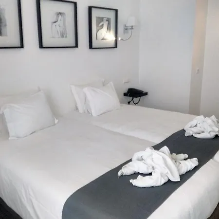 By Kavia Αλμπουφέιρα